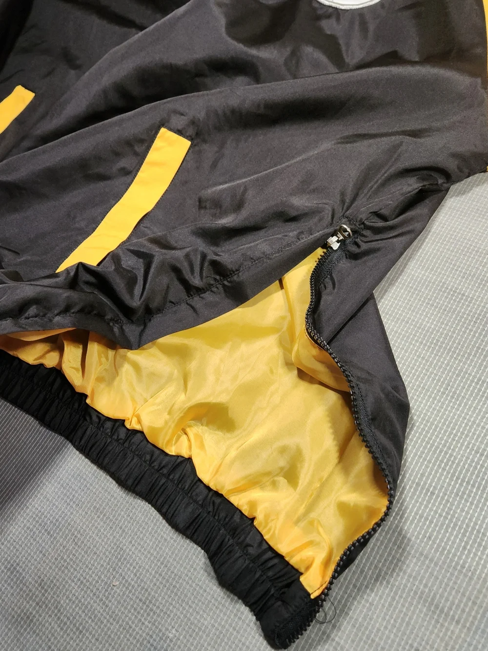 NFL Pittsburah Steelers Men's 1/4 Zir Windbreaker Pullover Jacket - Size XL